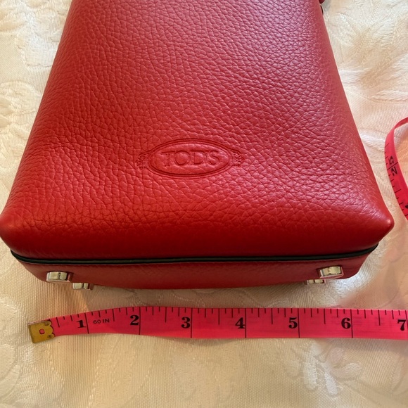 Tod's Red Pebbled Leather Crossbody Bucket Phone Bag - Picture 7 of 8